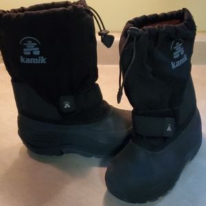 Boys size 2 snow boots